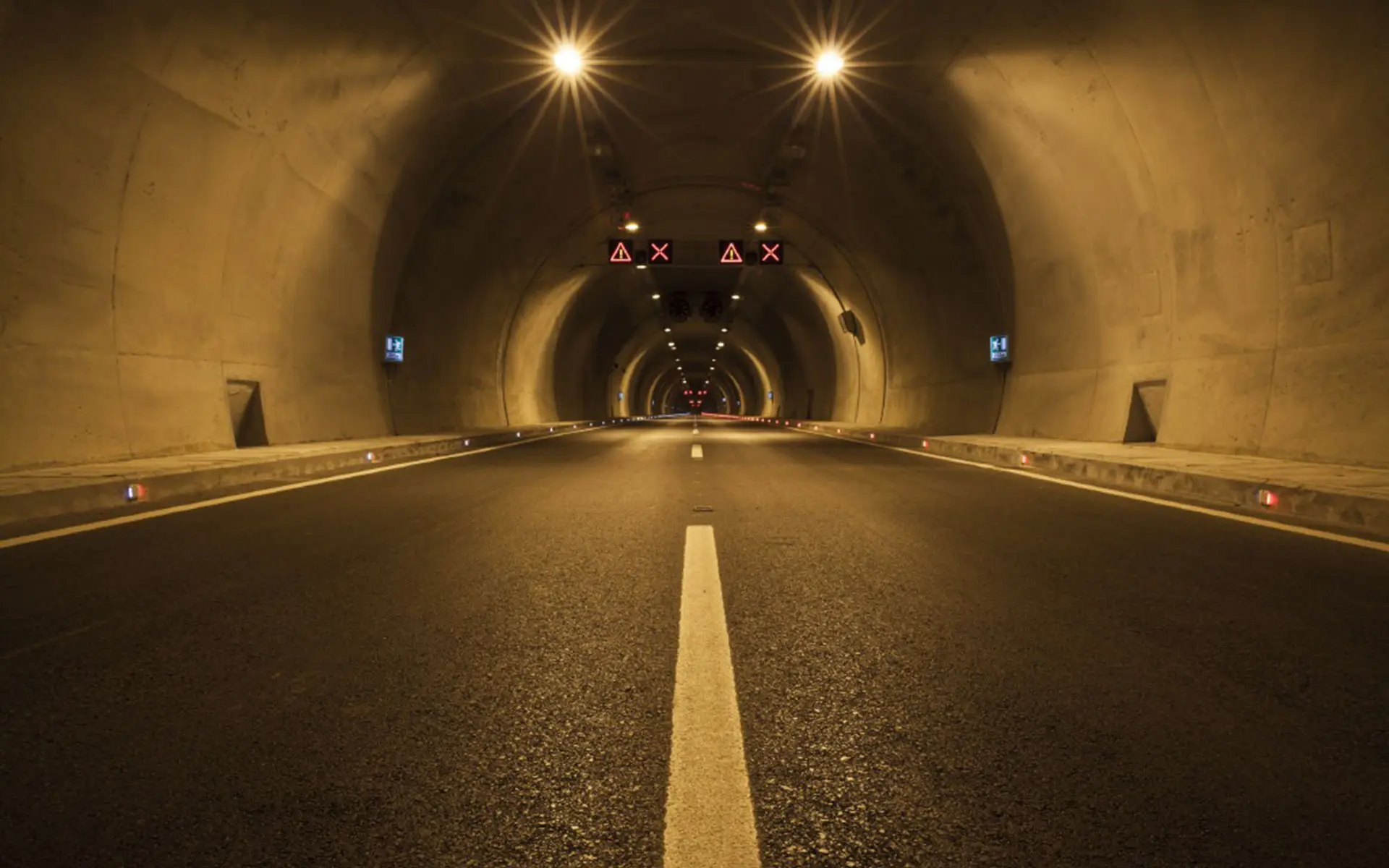 Tunnel hazardous gas monitoring equipment and detection scheme